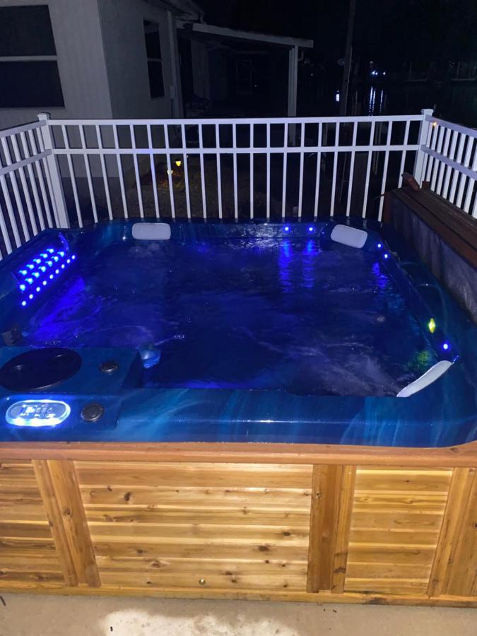 Hot Tub And Dock Gilligan'S On The Island Villa Matlacha Exteriör bild